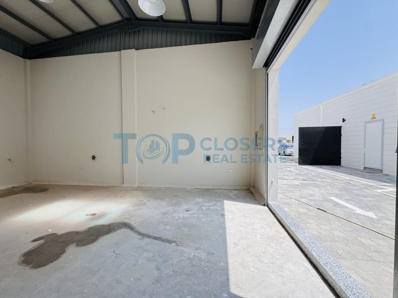 Brand New| Tenancy Contract| Free Parking - Image 4