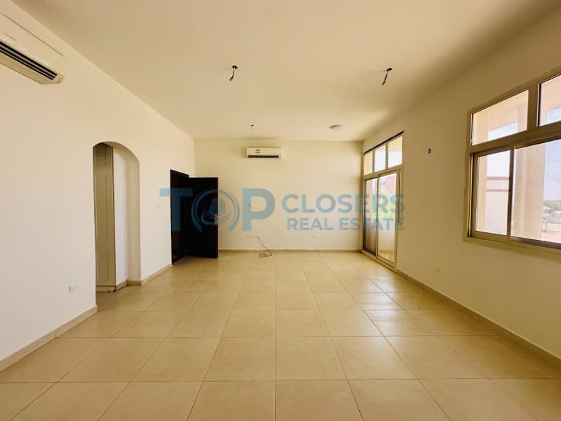 5 Br Well Maintained Villa | with Private Yard - Image 4