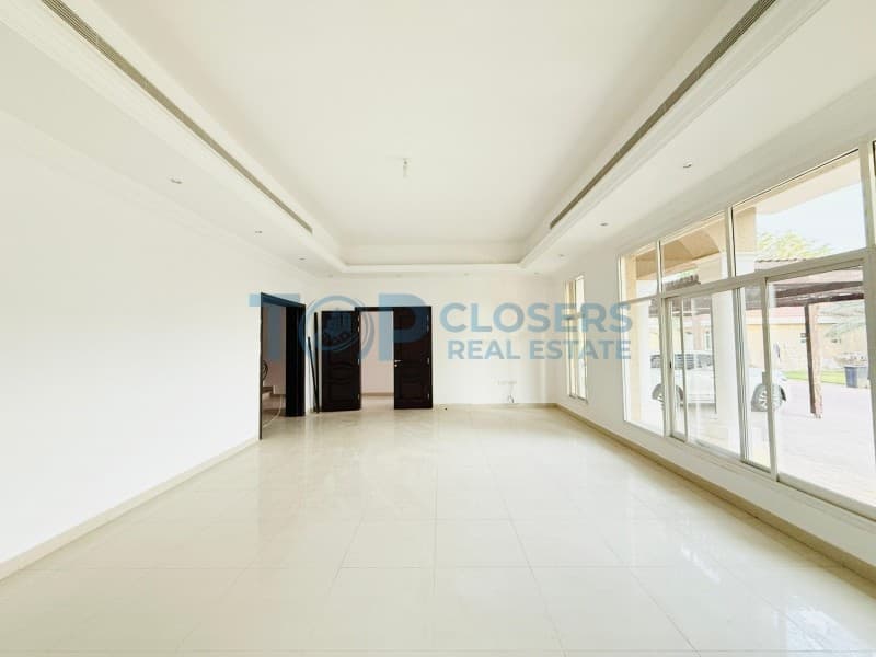 4 Master Br| Shared Swimming & Gym |Prime Location - Image 4