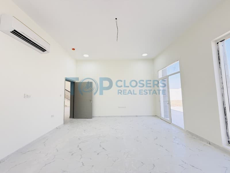 New Villa Ready to Move | Prime Location|Balcony - Image 4