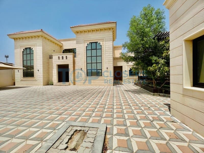 Marvelous Villa| Ideal Location |Driver Room - Image 2