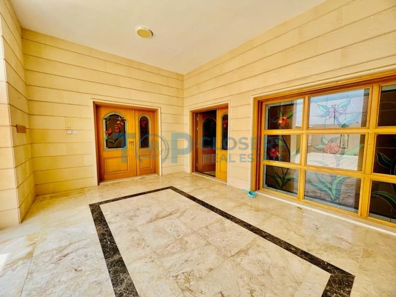 Marvelous Villa| Ideal Location |Driver Room - Image 3