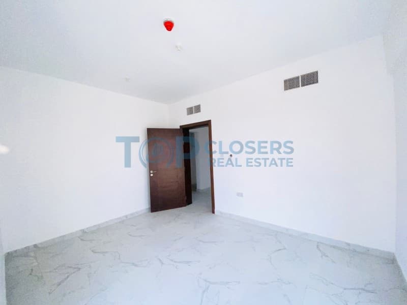 Luxurious Studio | Balcony | Near Al Ain Hospital - Image 4