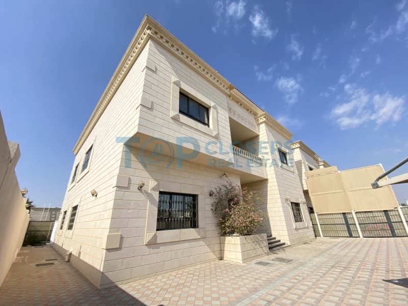 Luxurious Three Floors Villa | Near Stadium | Private Yard - Image 3