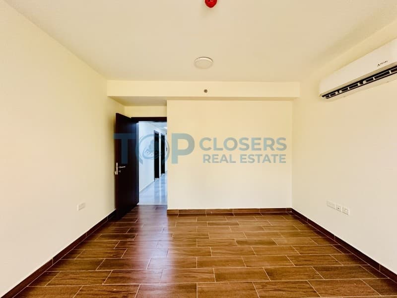 Modern 2 Br | Ready to Move | Prime Location - Image 3