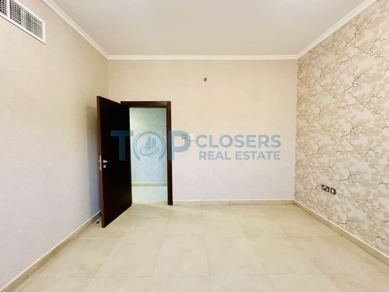 Modern 2 Br | Wardrobes | Elevator | Ready to Move - Image 4