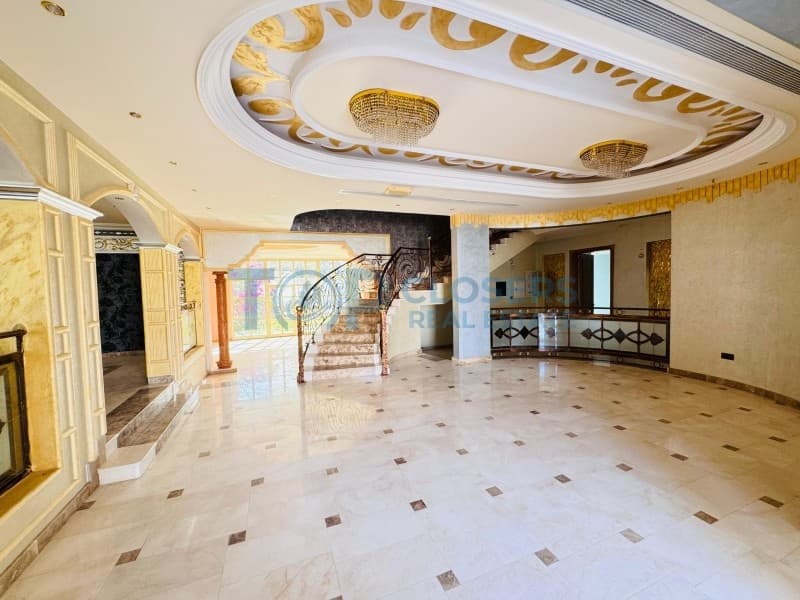 Prime Location| Lavish Villa | Huge Yard|Near Park - Image 4