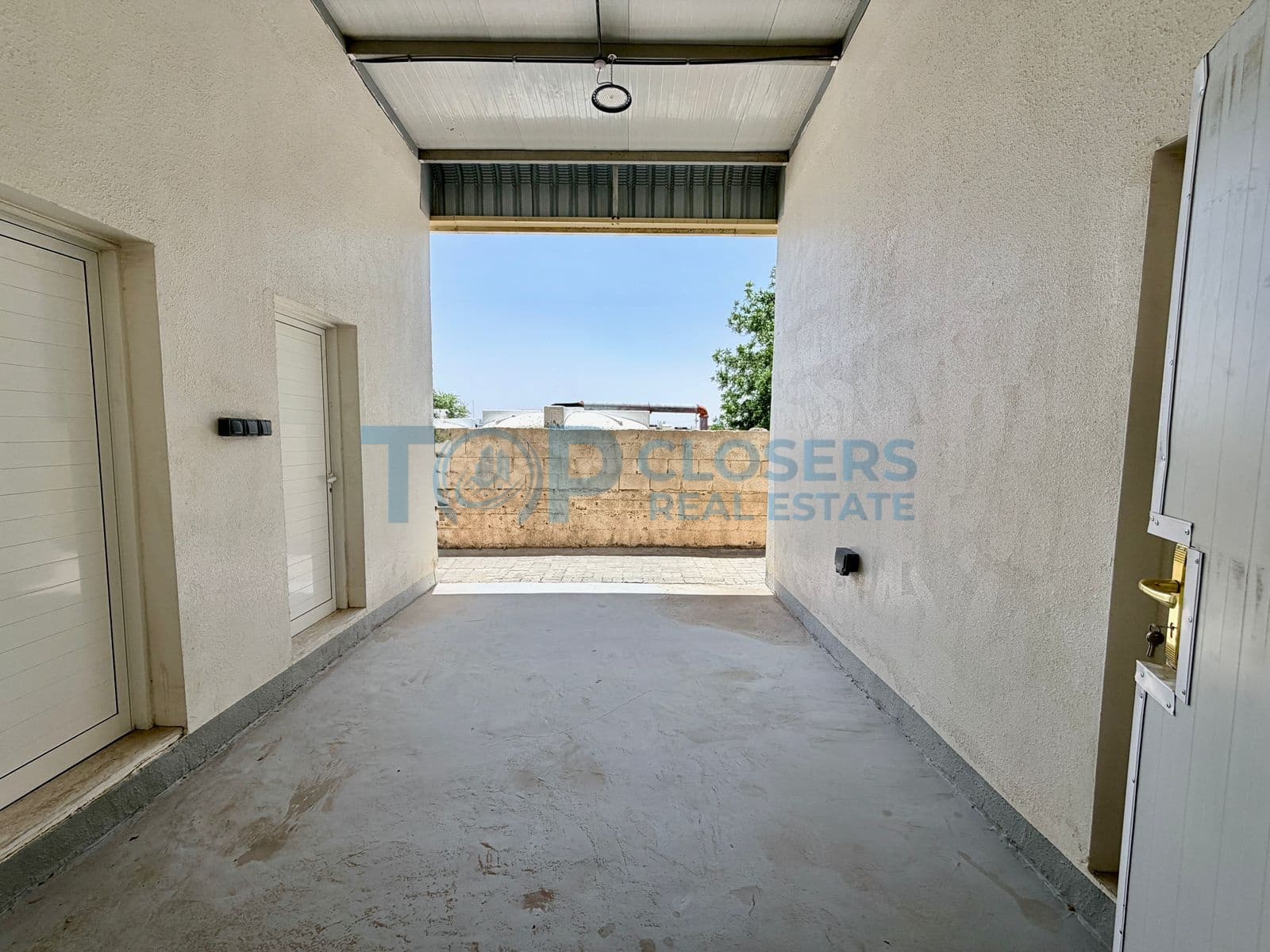 Listing Image 12