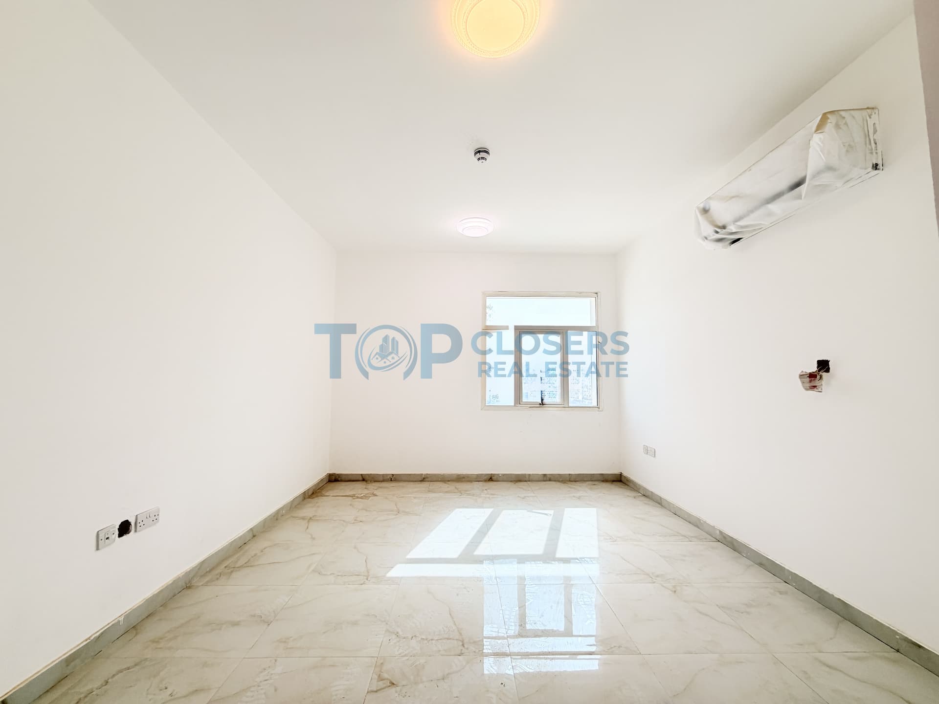 Brand New | Near to Mall|4 Payments |Free Parking - Image 4