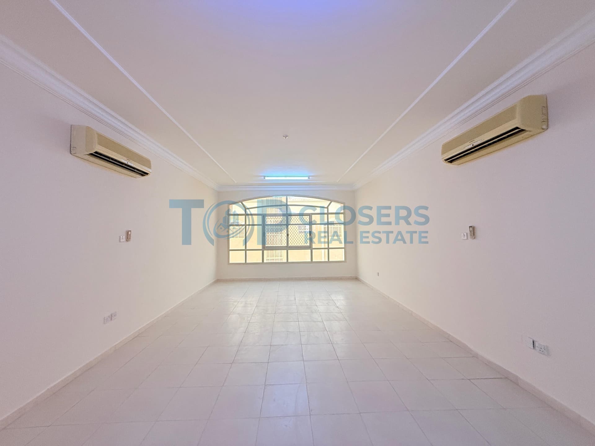 Compound Villa | 5 Bedrooms | Prime Location - Image 2