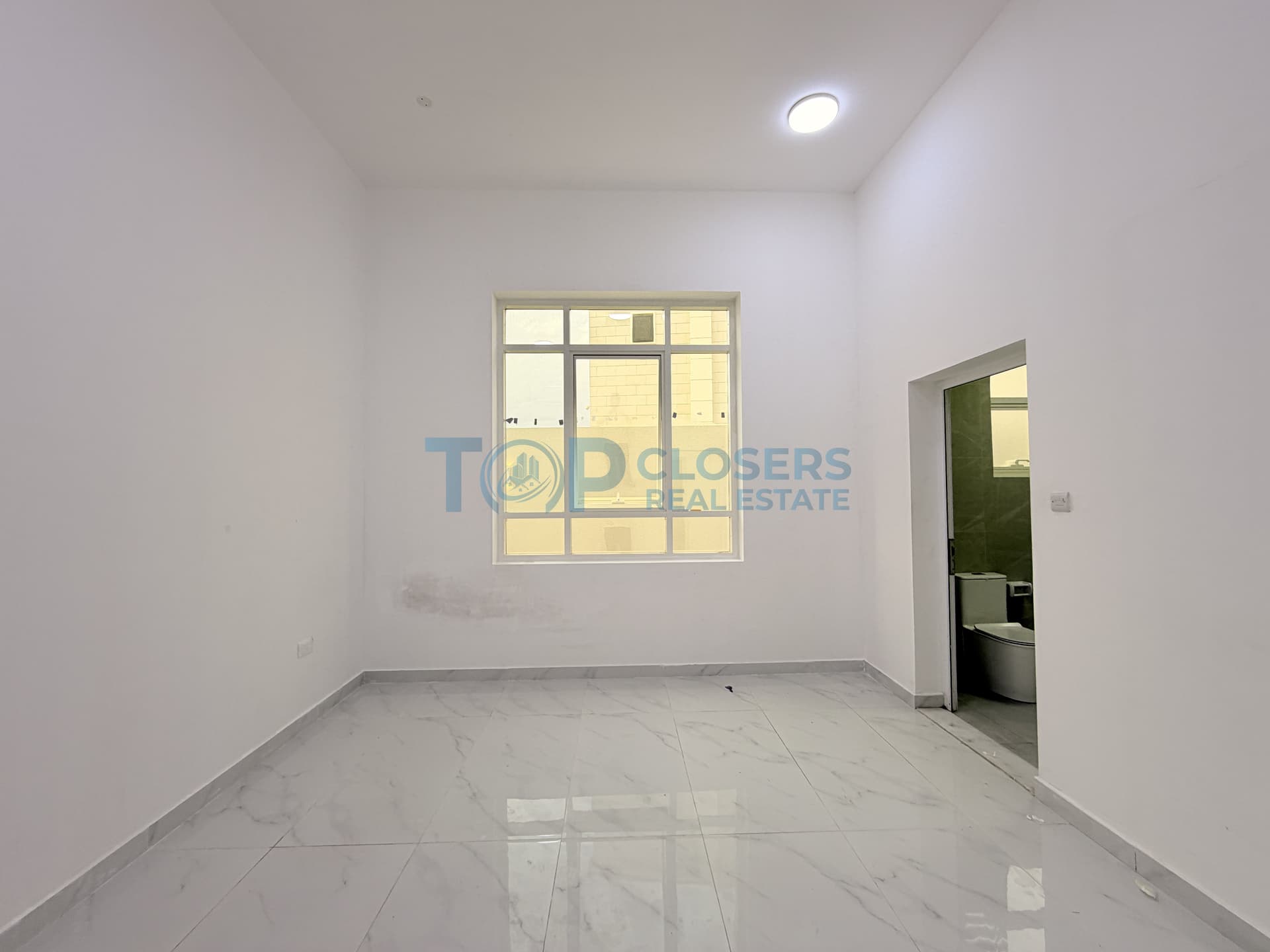 Including Water Electricity | 5 Masters Br | Yard - Image 3