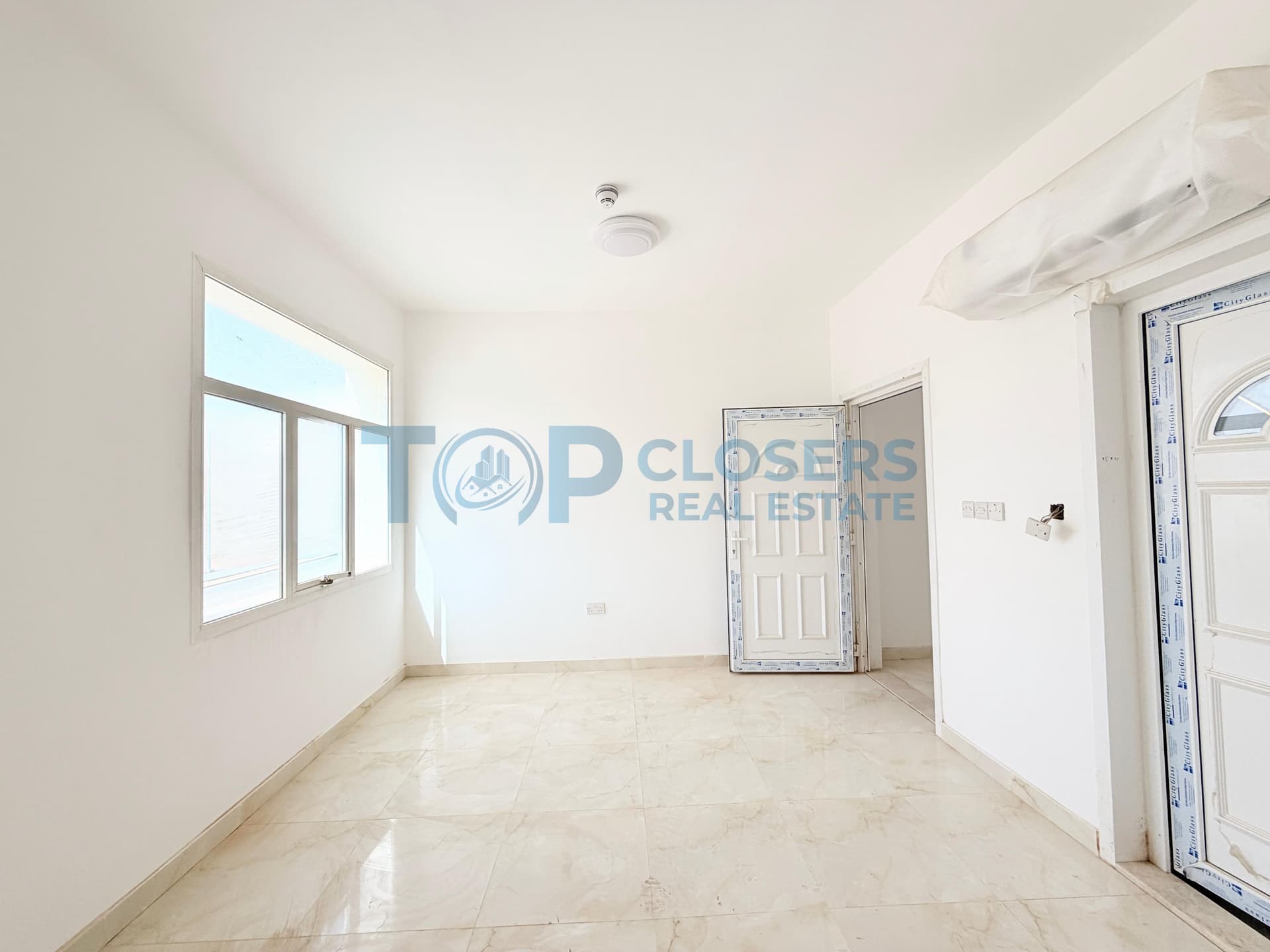 New Flat |Near to Mall| Ready to Move In| Must See - Image 2