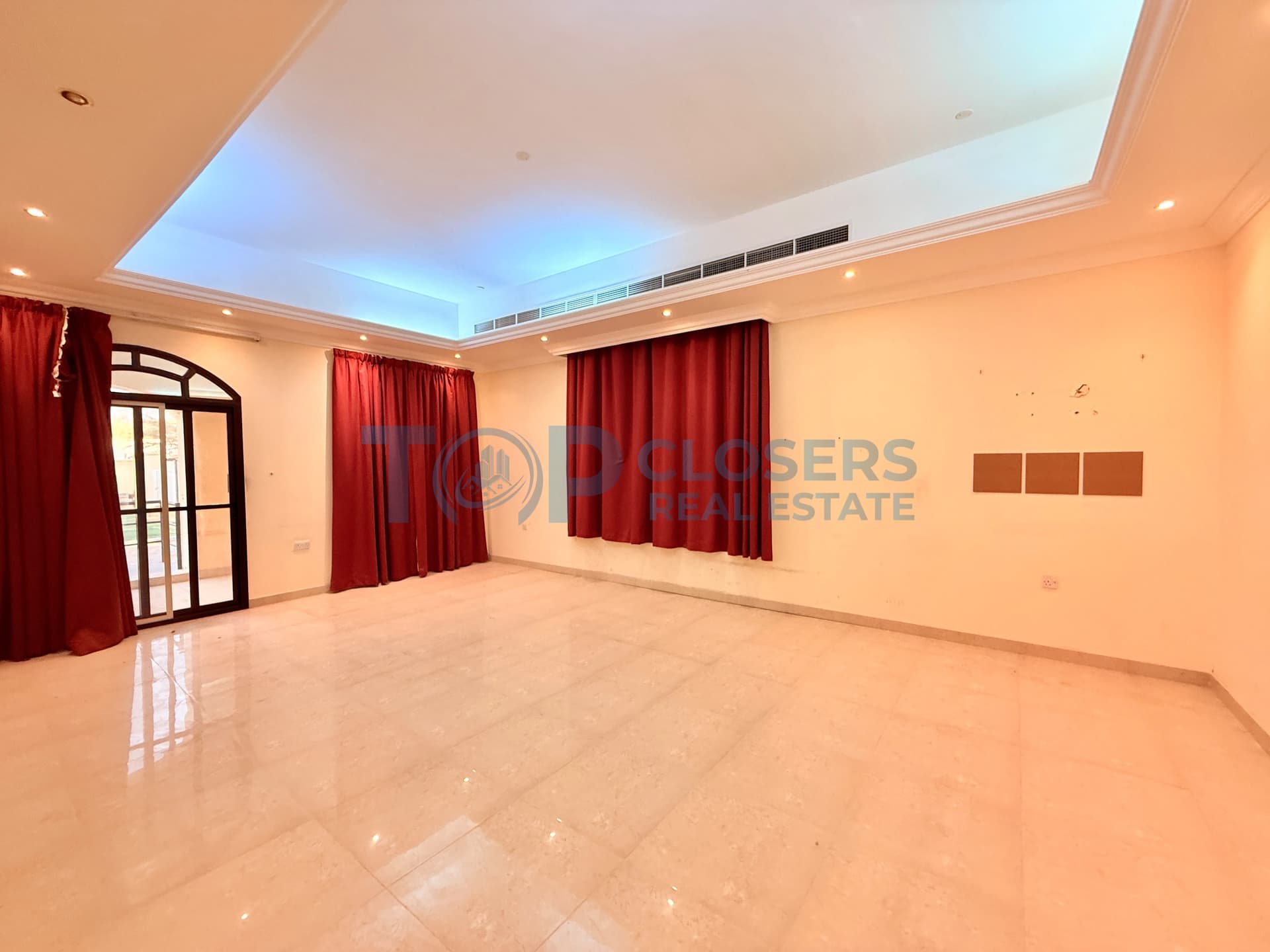 Prime Location | 5Br Duplex Villa | 2 Payments - Image 4