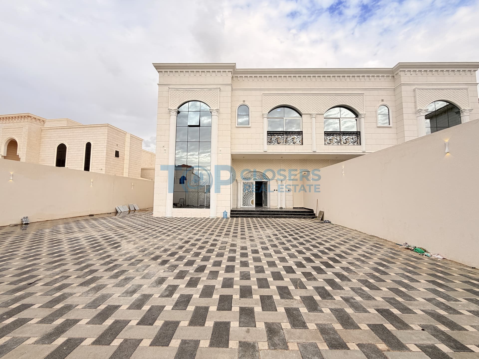 Including Water Electricity | 5 Masters Br | Yard - Image 1