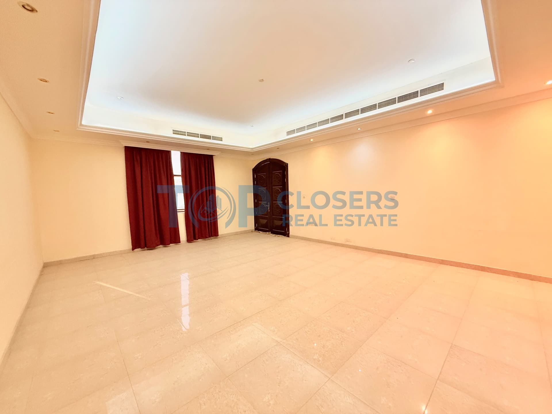 Prime Location | 5Br Duplex Villa | 2 Payments - Image 3