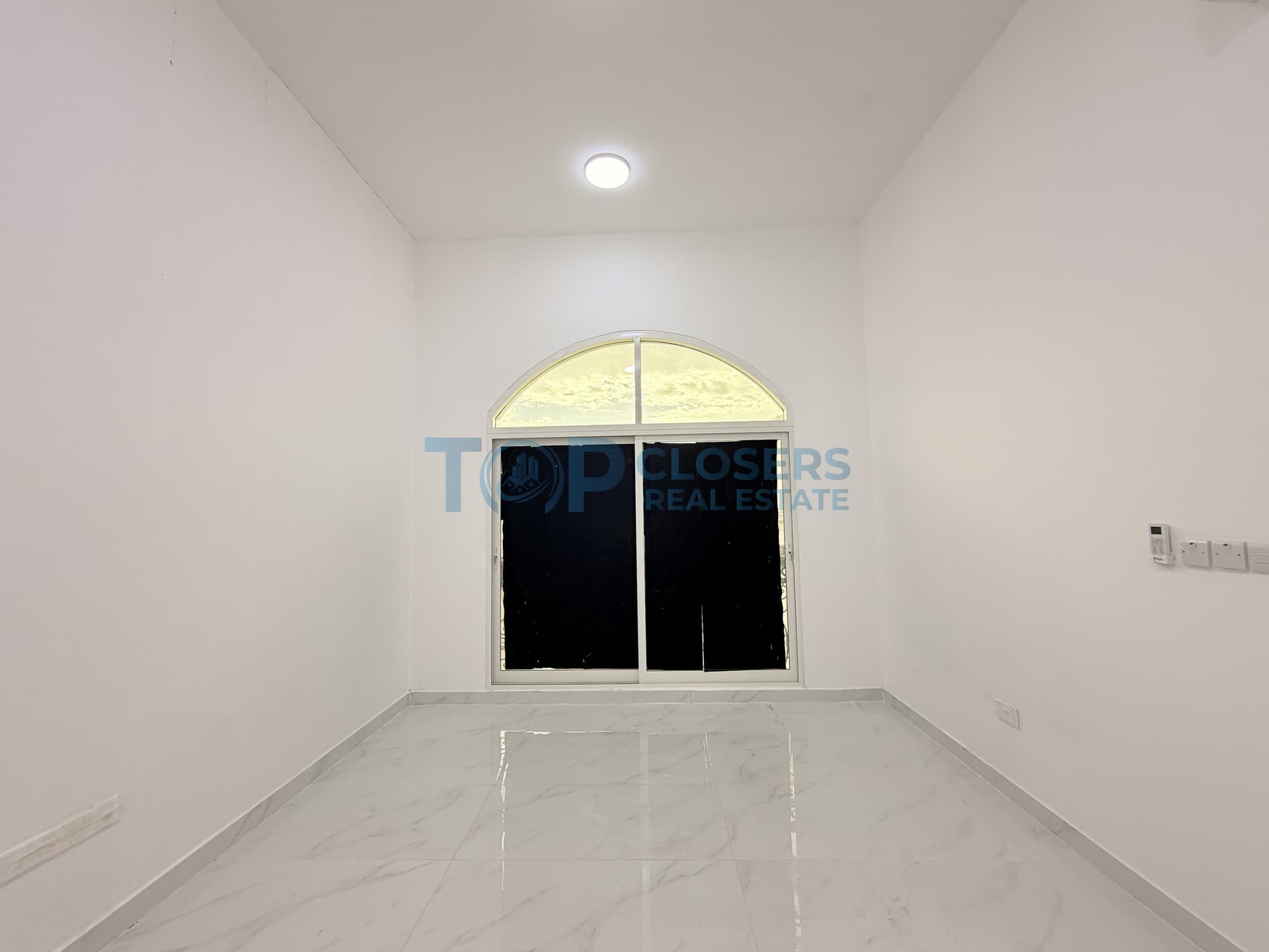 Including Water Electricity | 5 Masters Br | Yard - Image 4