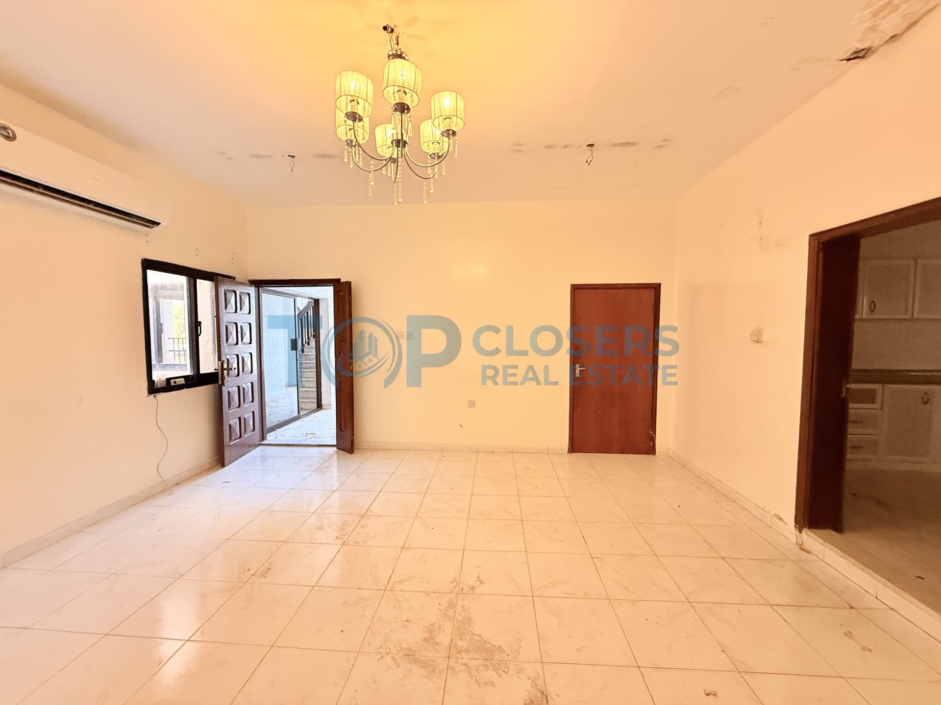 Commercial Building | Prime Location| Buisness Hub - Image 1