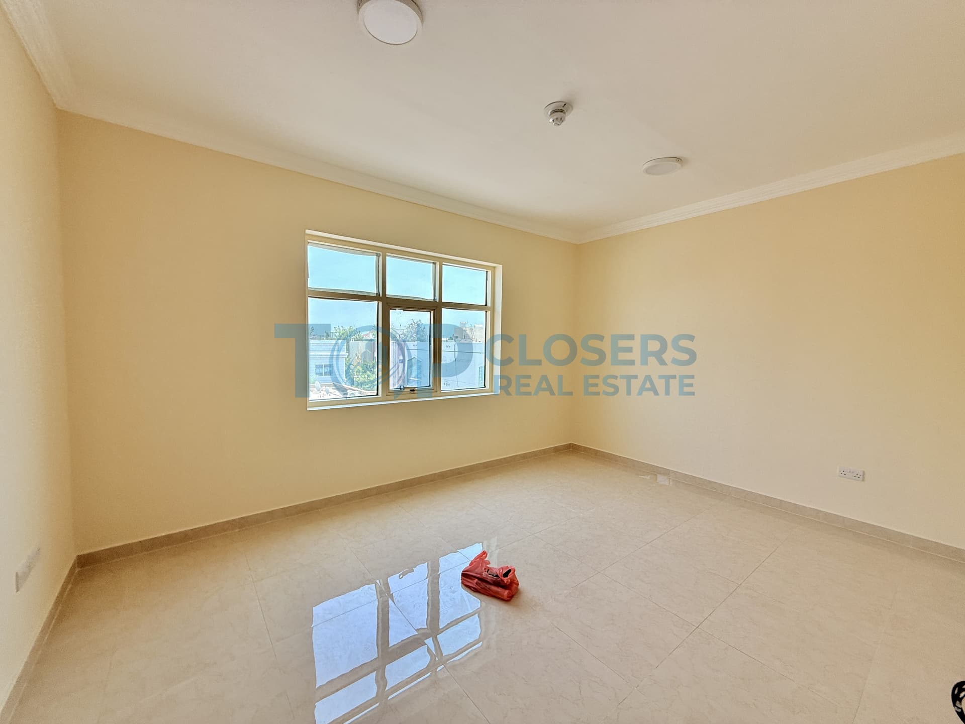 2BHK Clean Apartment | Elevator | Basement Parking - Image 4