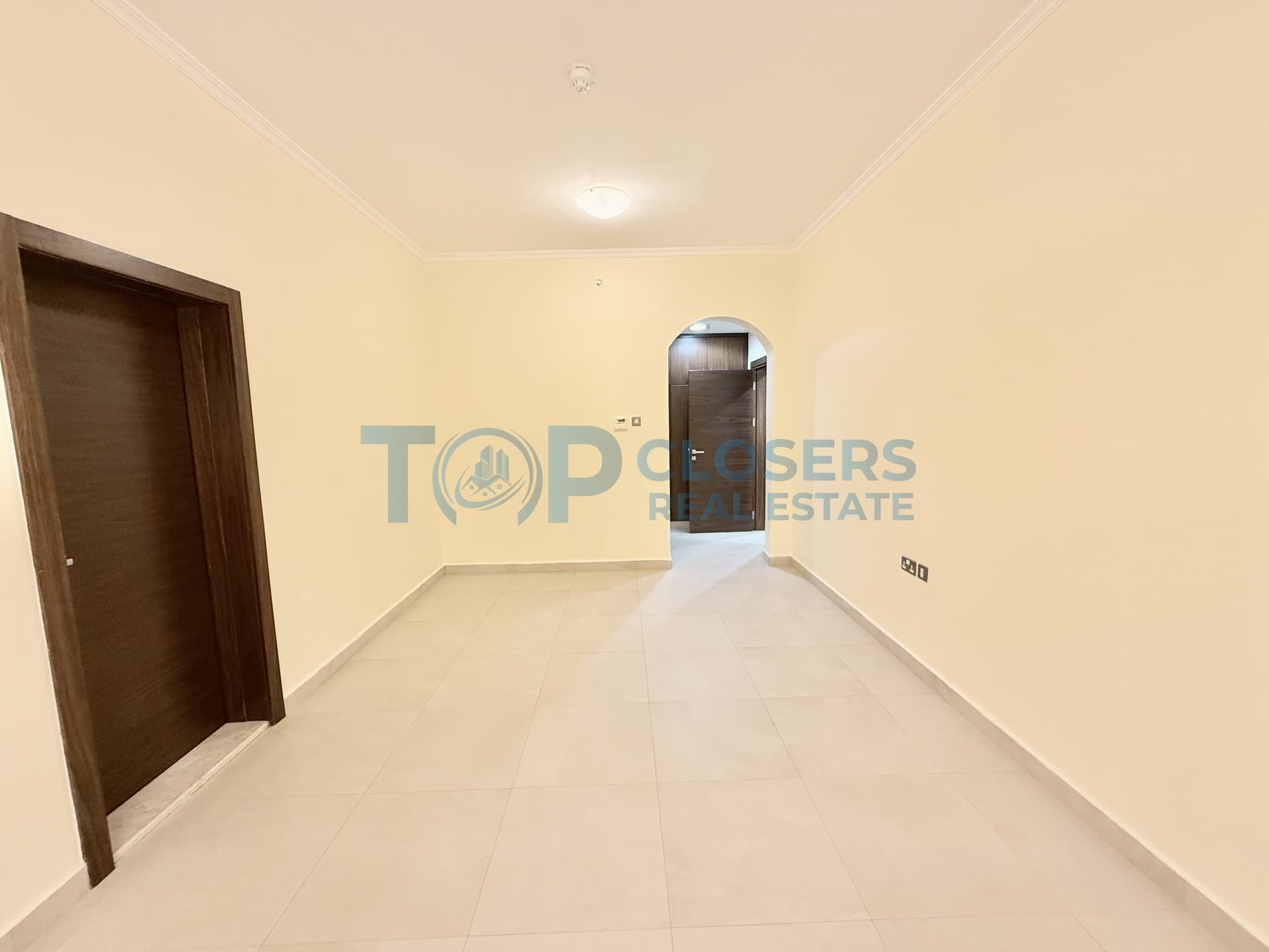 2BHK | Neat And Clean| Elevator | Basement Parking - Image 4