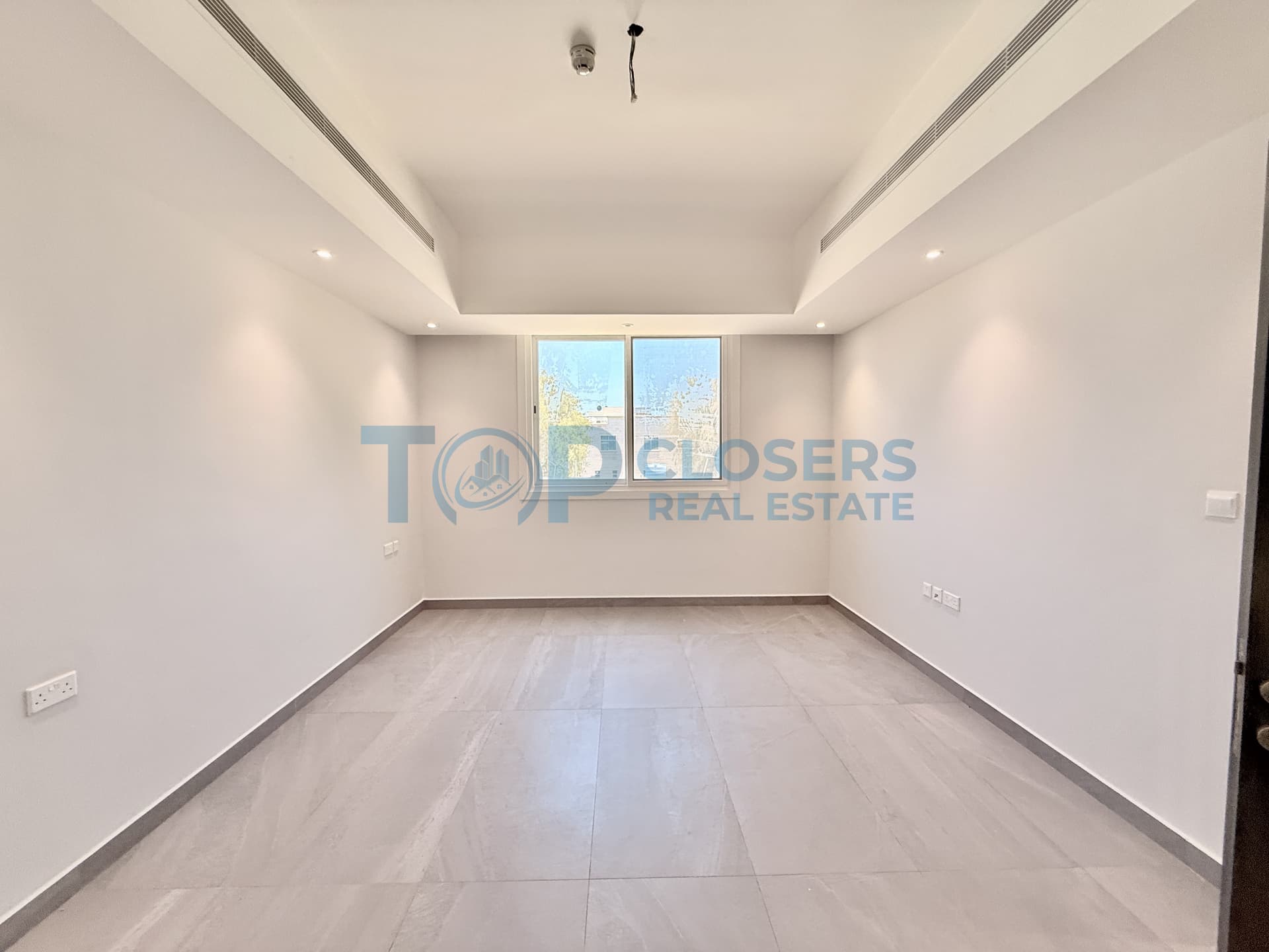 Spacious Apartment | Elevator | Basement Parking - Image 1