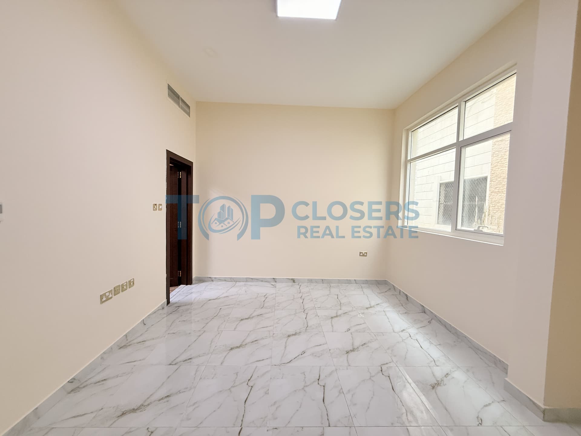 Spacious Apartment | Near To Hospital | Covered Parking - Image 4