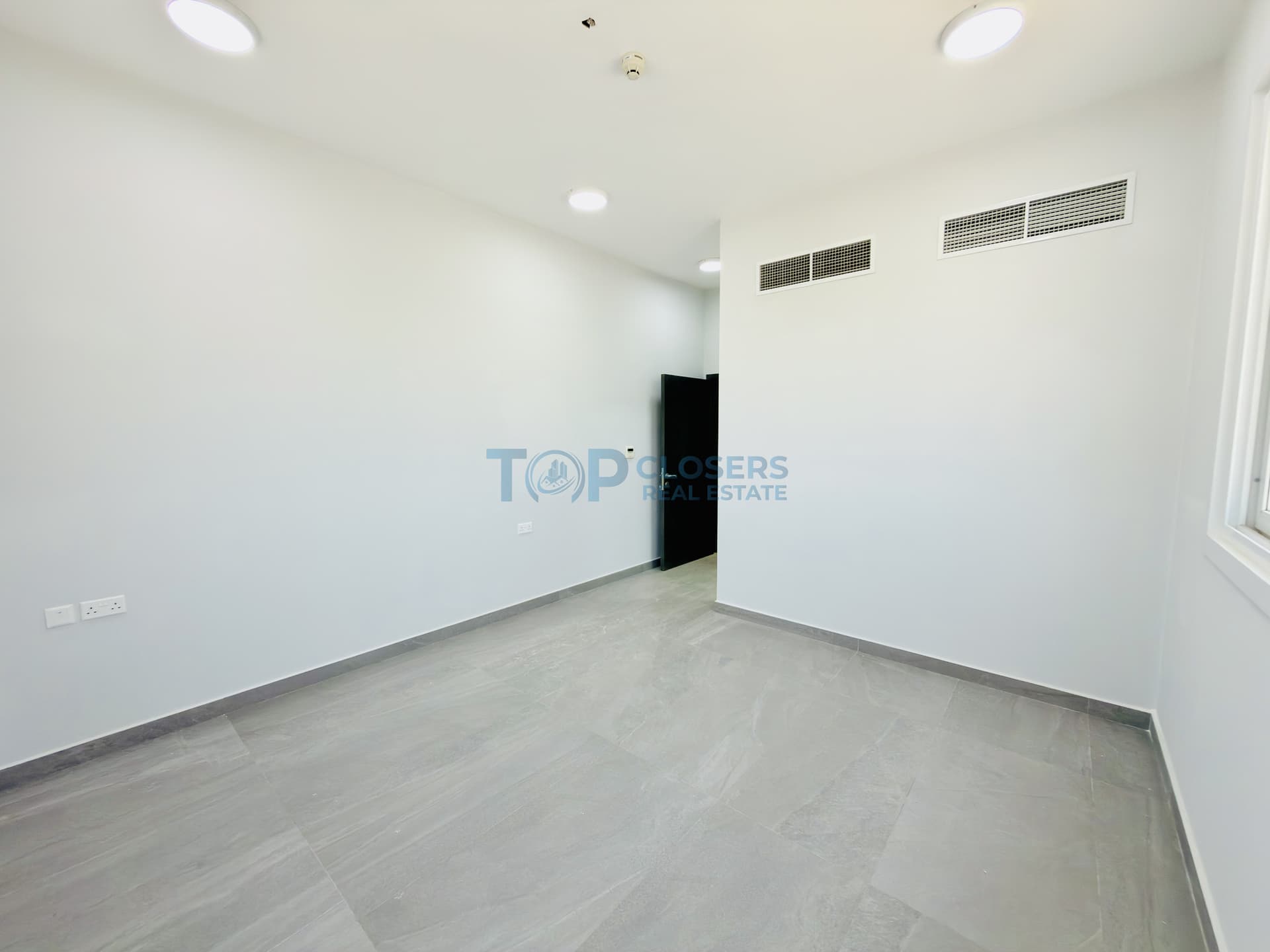Spacious Living Hall| 2nd Tenant| Prime Location - Image 3