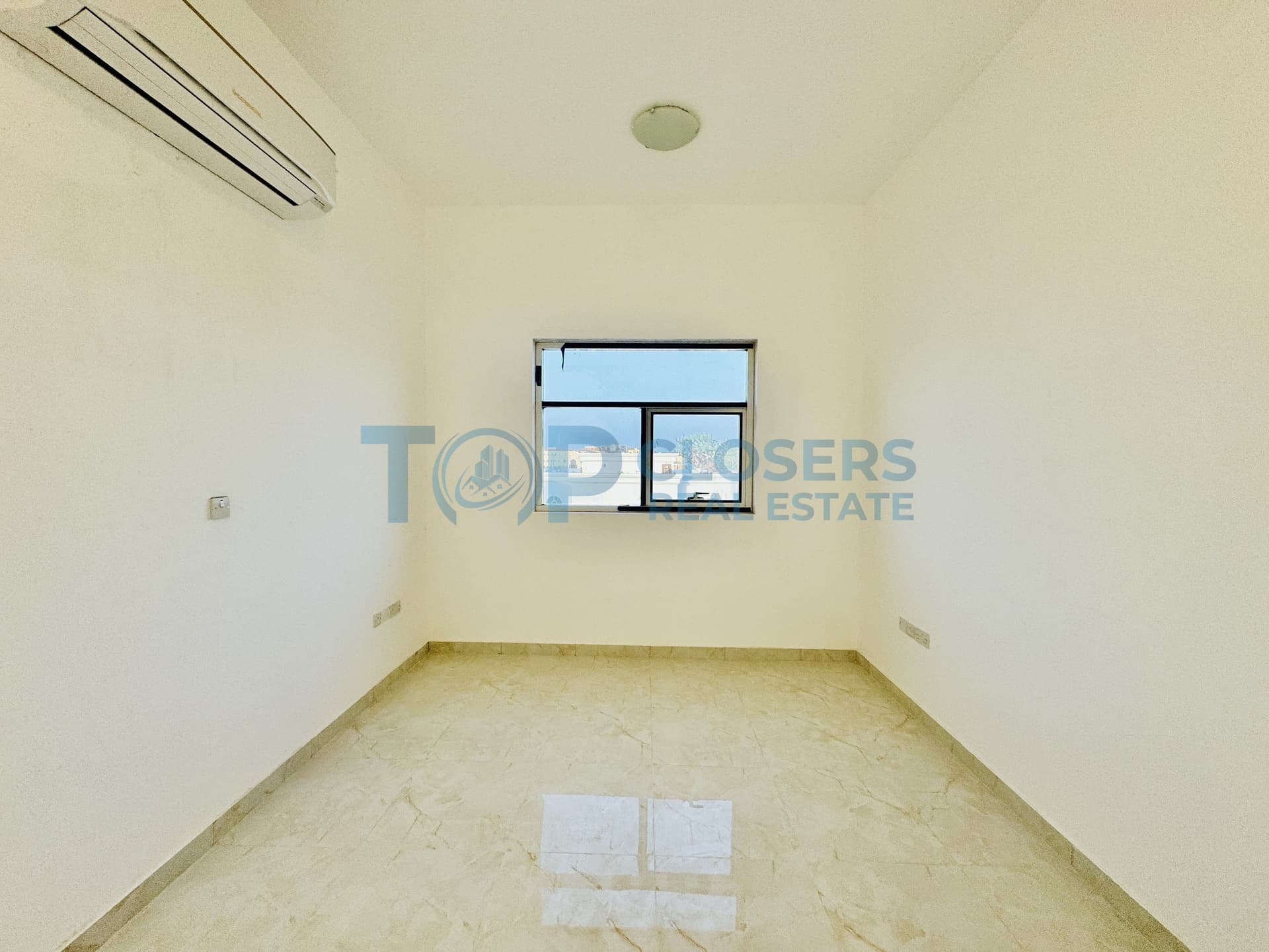 Brand New| Near Al Ain Mall | Spacious and Bright - Image 4