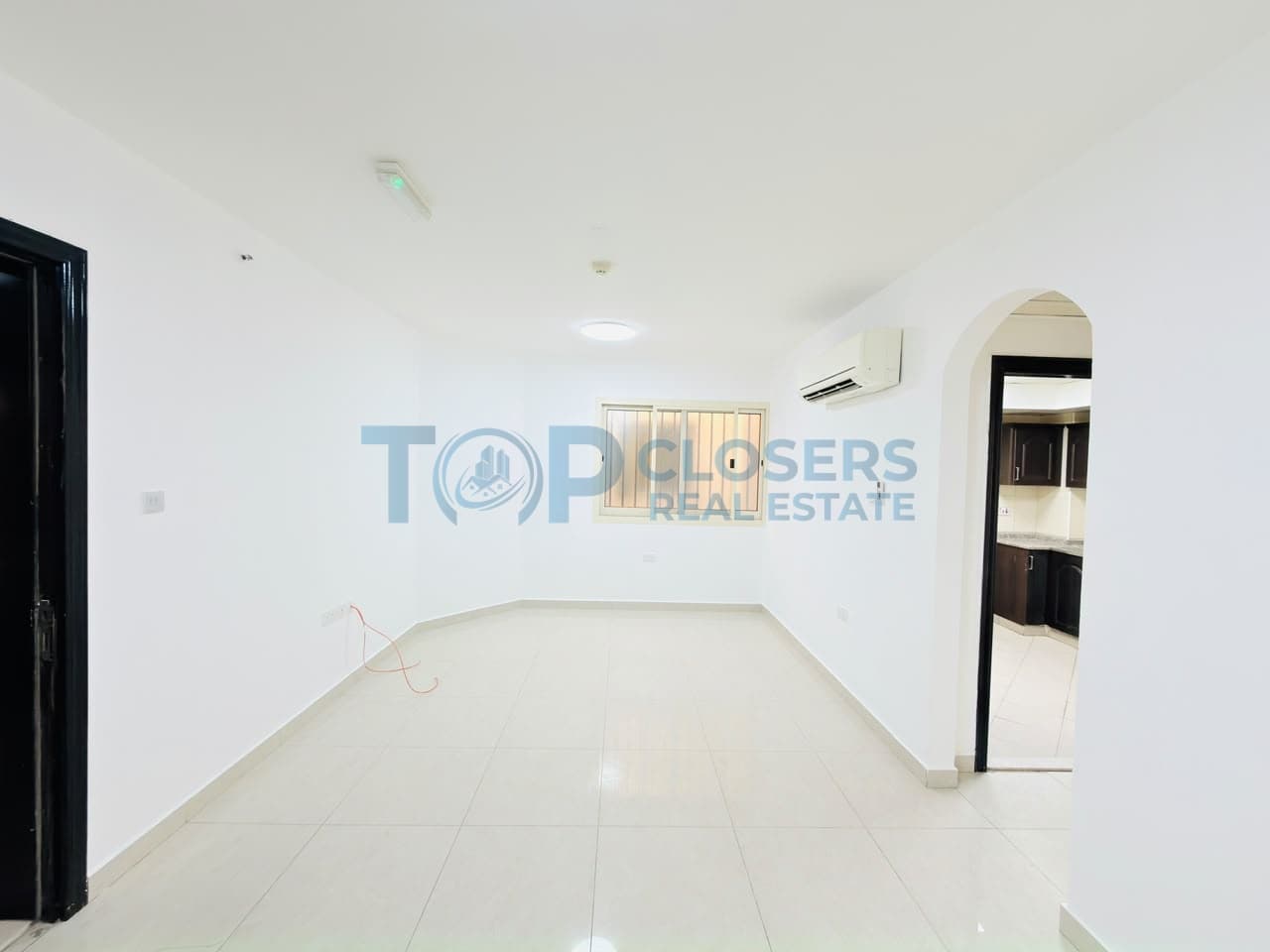 Ready To Move| Bright and Spacious| Prime Location - Image 2