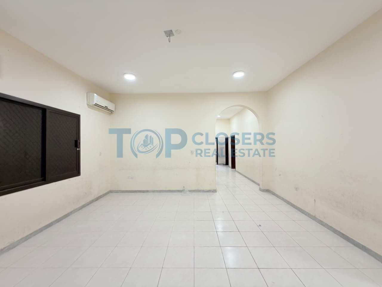 Private Entrance|Private Yard| Spacious Apartment - Image 3