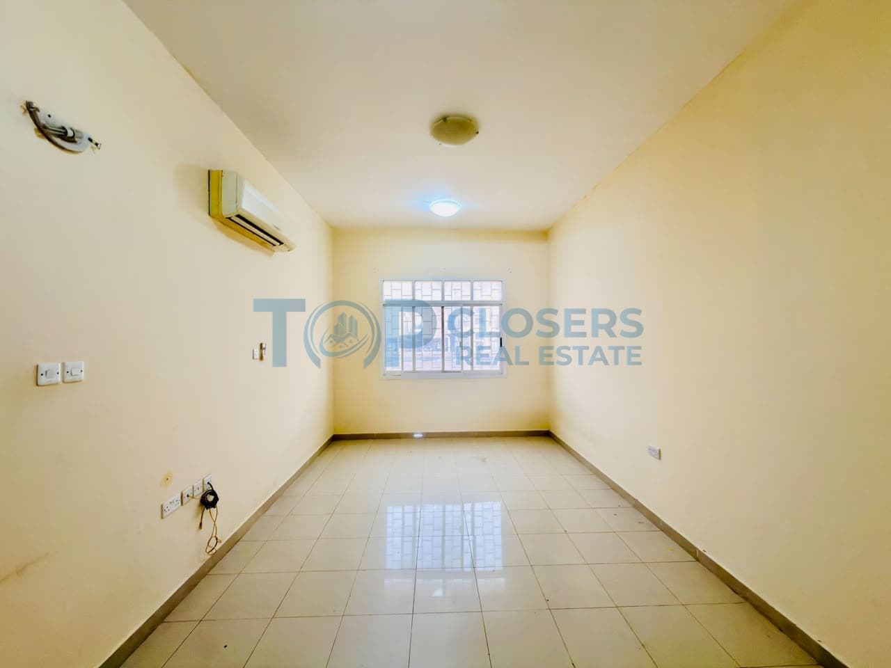 Ground Floor| Spacious Apartment| Shaded Parking - Image 2