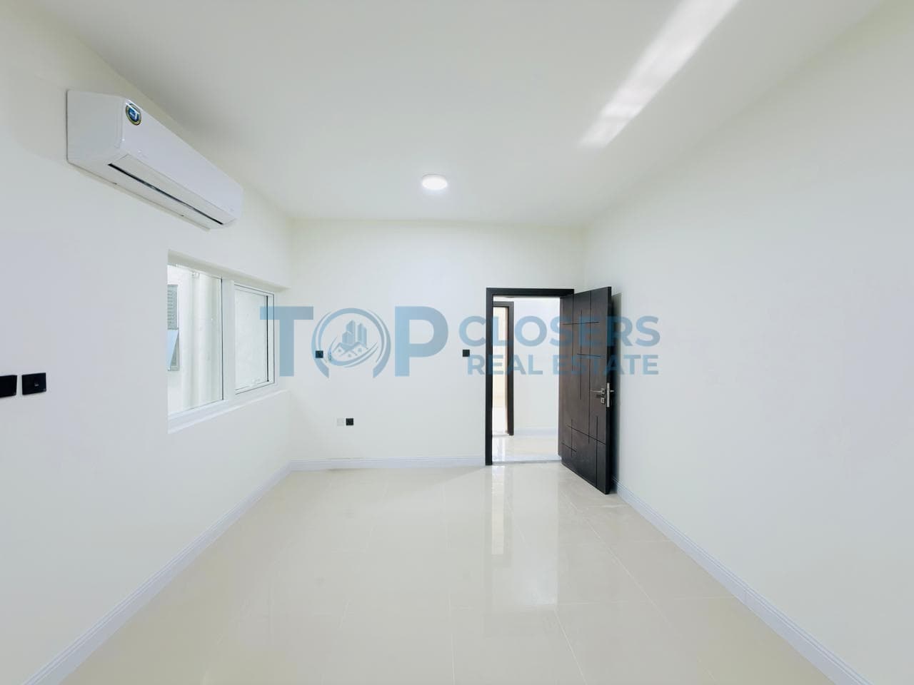Brand New|Prime Location|Ready To Move|Spacious - Image 4