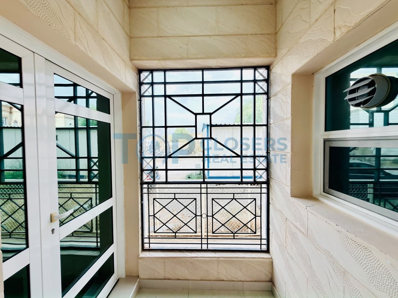 Ready To Move| Near To School | Prime Location - Image 1