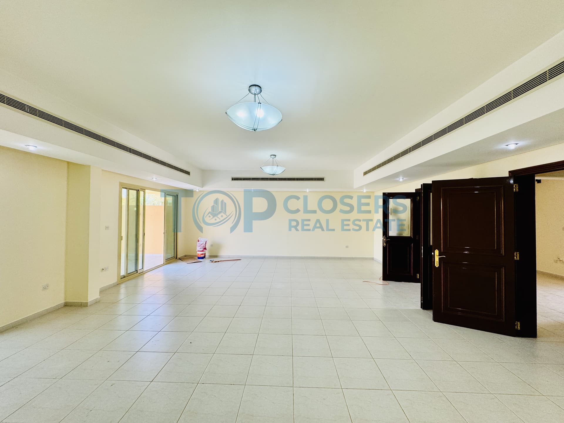 Pool & Gym | Prime Location| Near To Hospital - Image 4