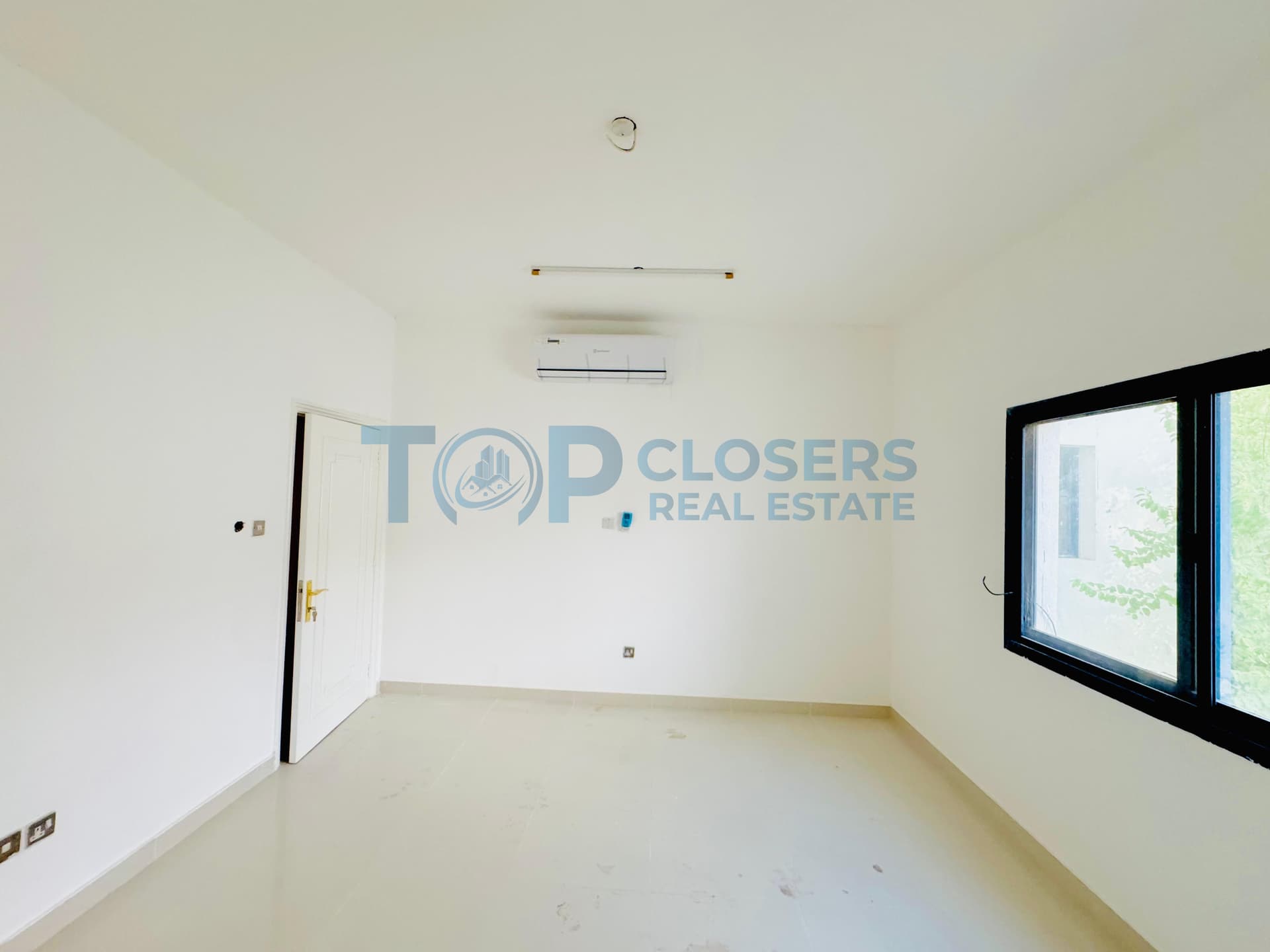 Prime Location| Near Al Ain Mall|Tawtheeq Contract - Image 4