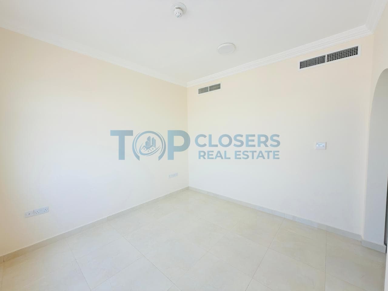 Near Jimi Mall| Spacious Apartment| Prime location - Image 3