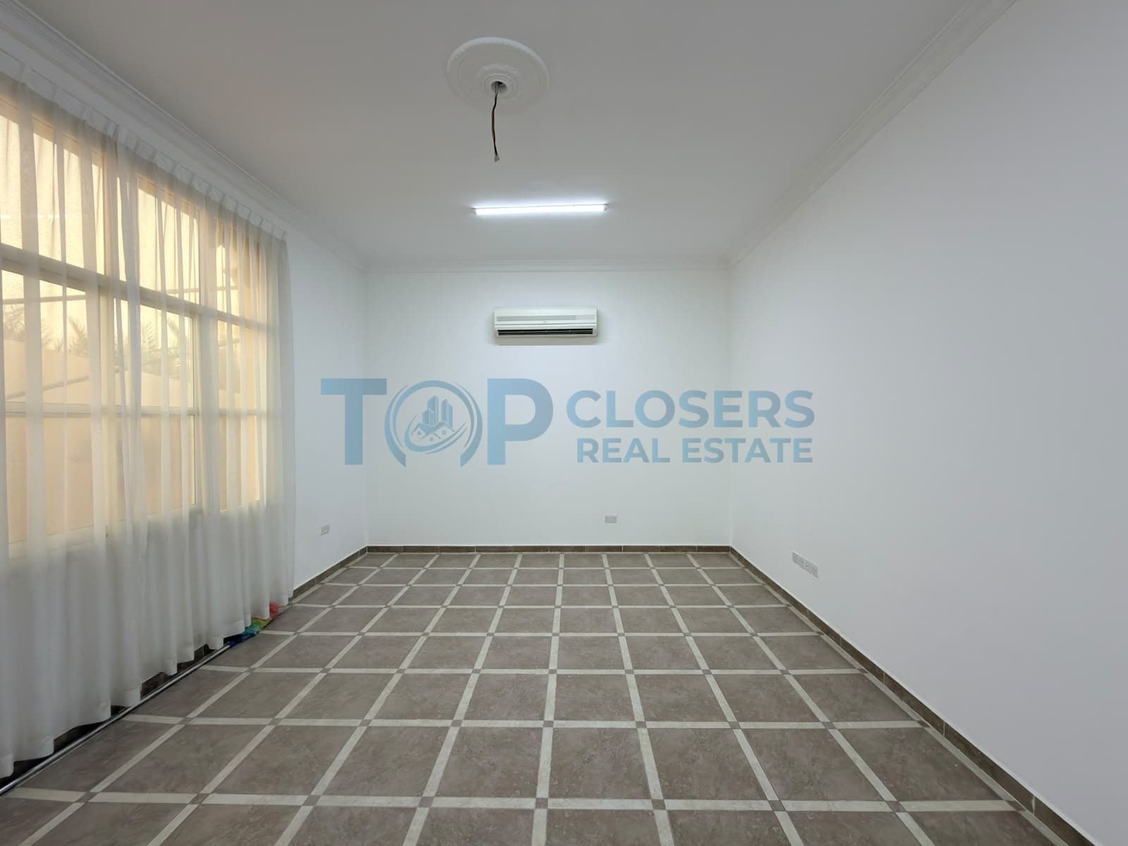 Duplex villa| Private Yard| Near Makani Mall - Image 4
