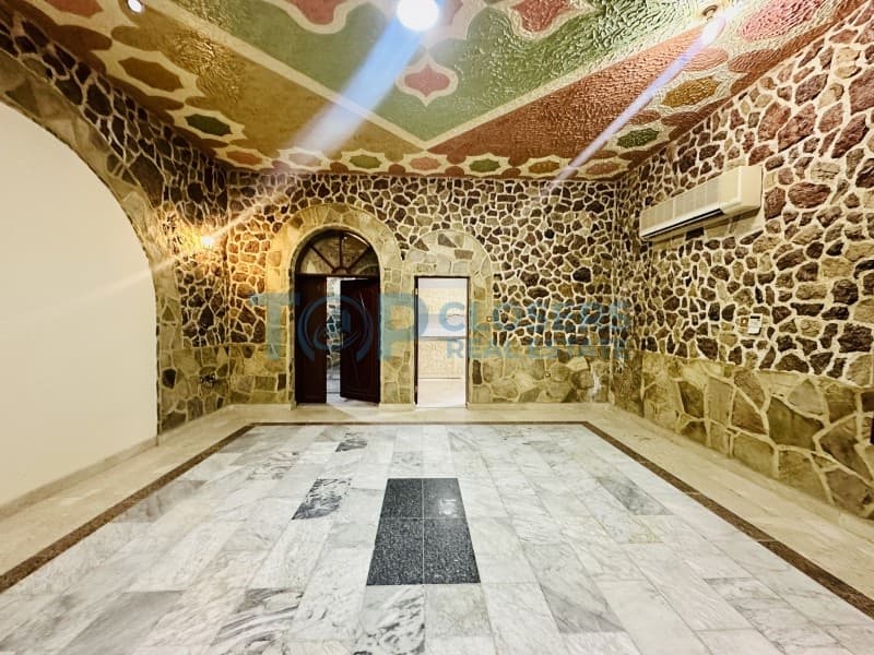 Spacious Studio | Near Bus Stand | on Main Street - Image 1