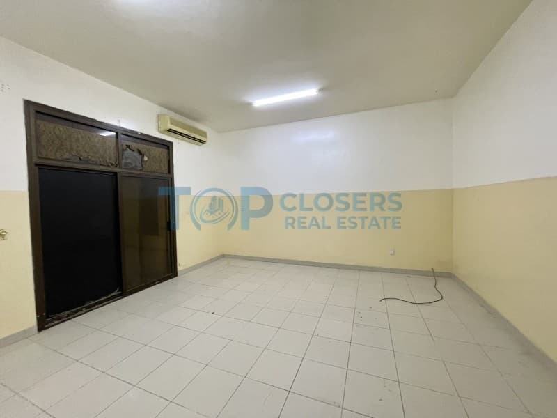 Prime Location | Good for Cafe or Salon| Must see - Image 3