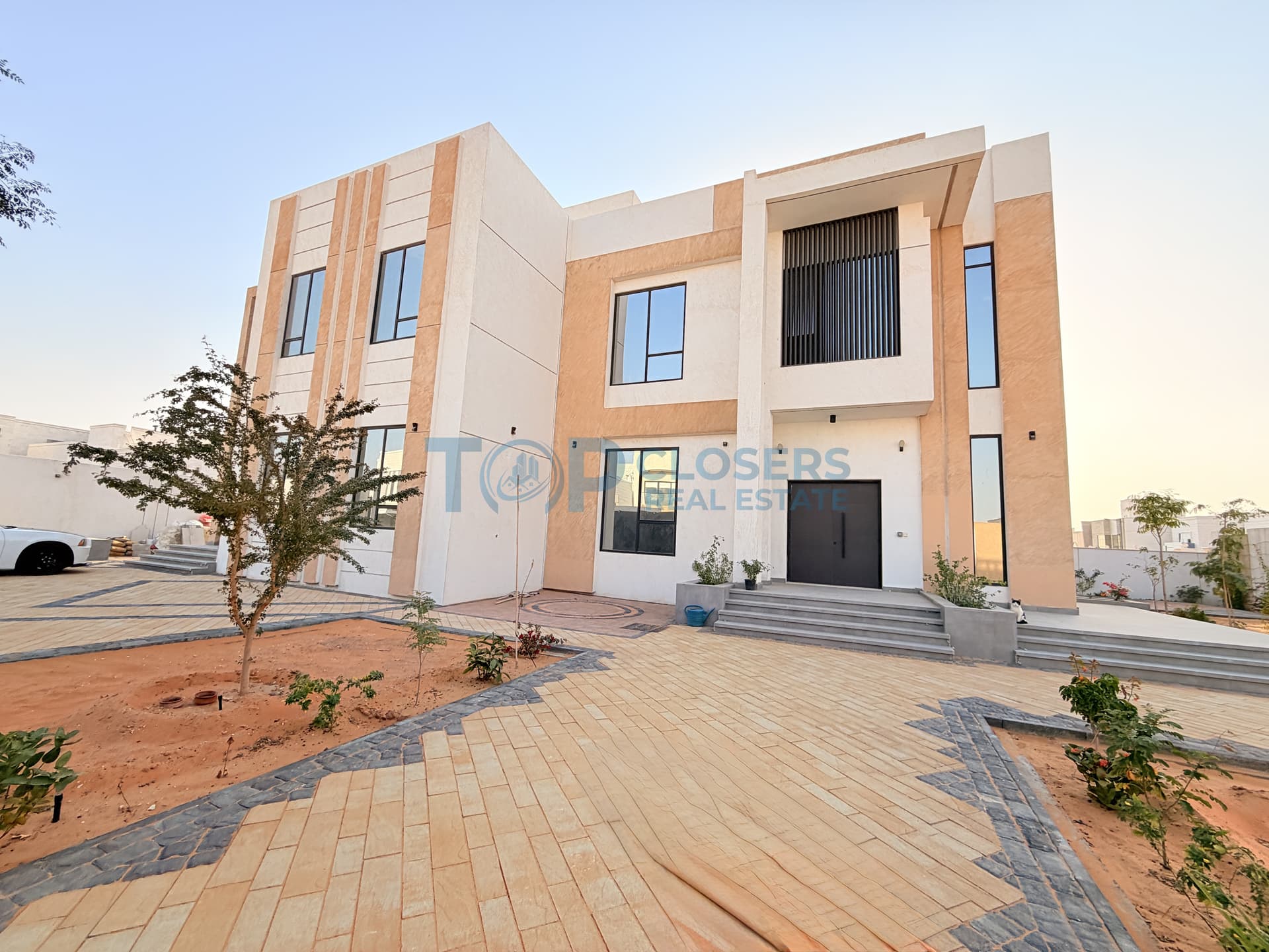 Brand New | 6 Masters Br | Elevator | Must See - Image 1