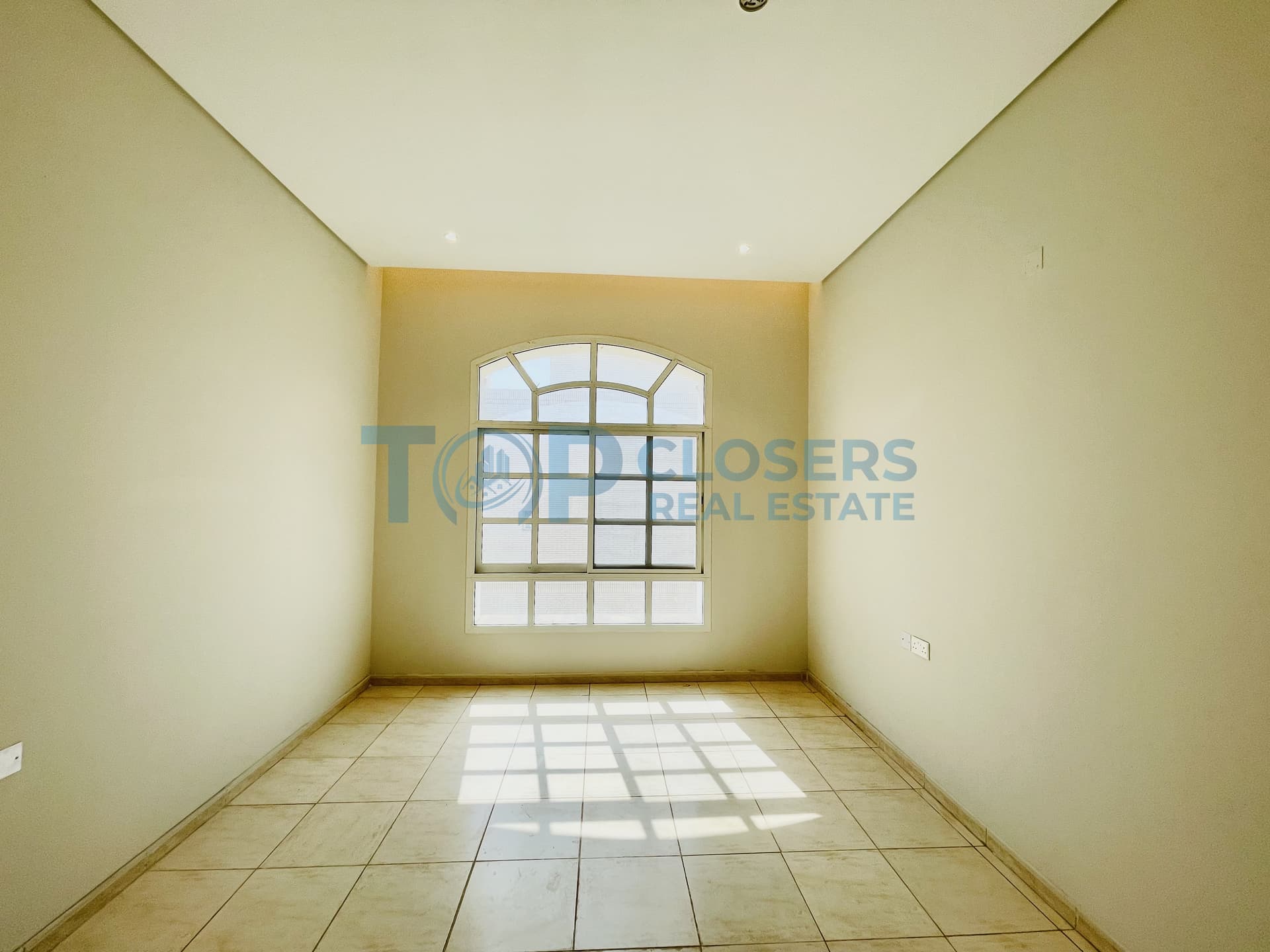 Bright and New | Near Dubai Exit | Free Wifi - Image 4