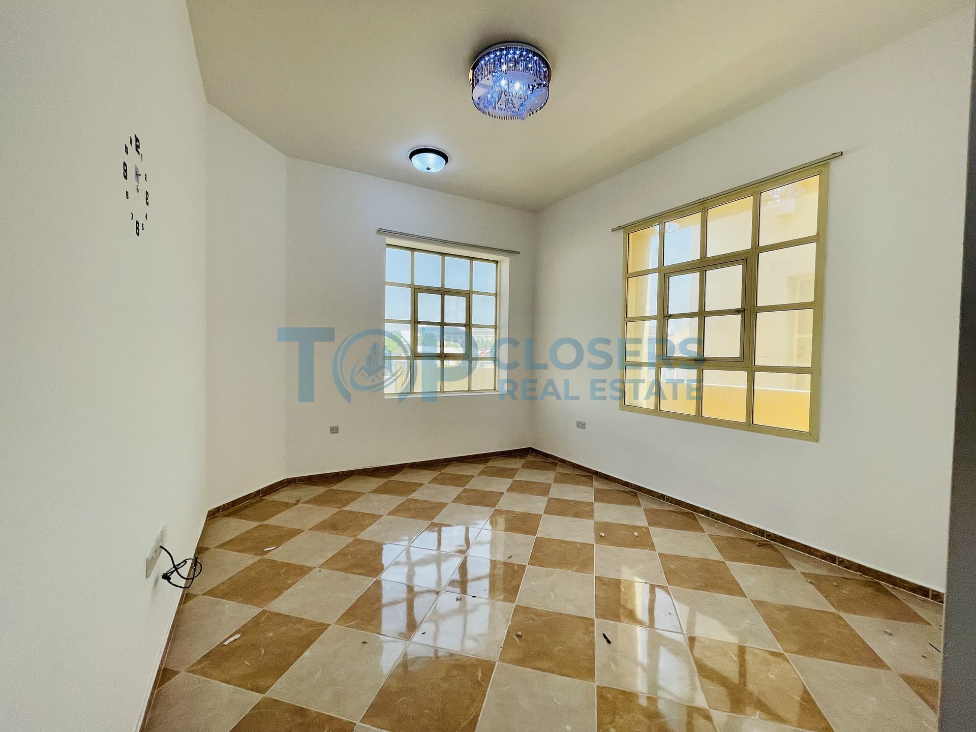 Clean and Bright | Private Yard | Best Price - Image 3