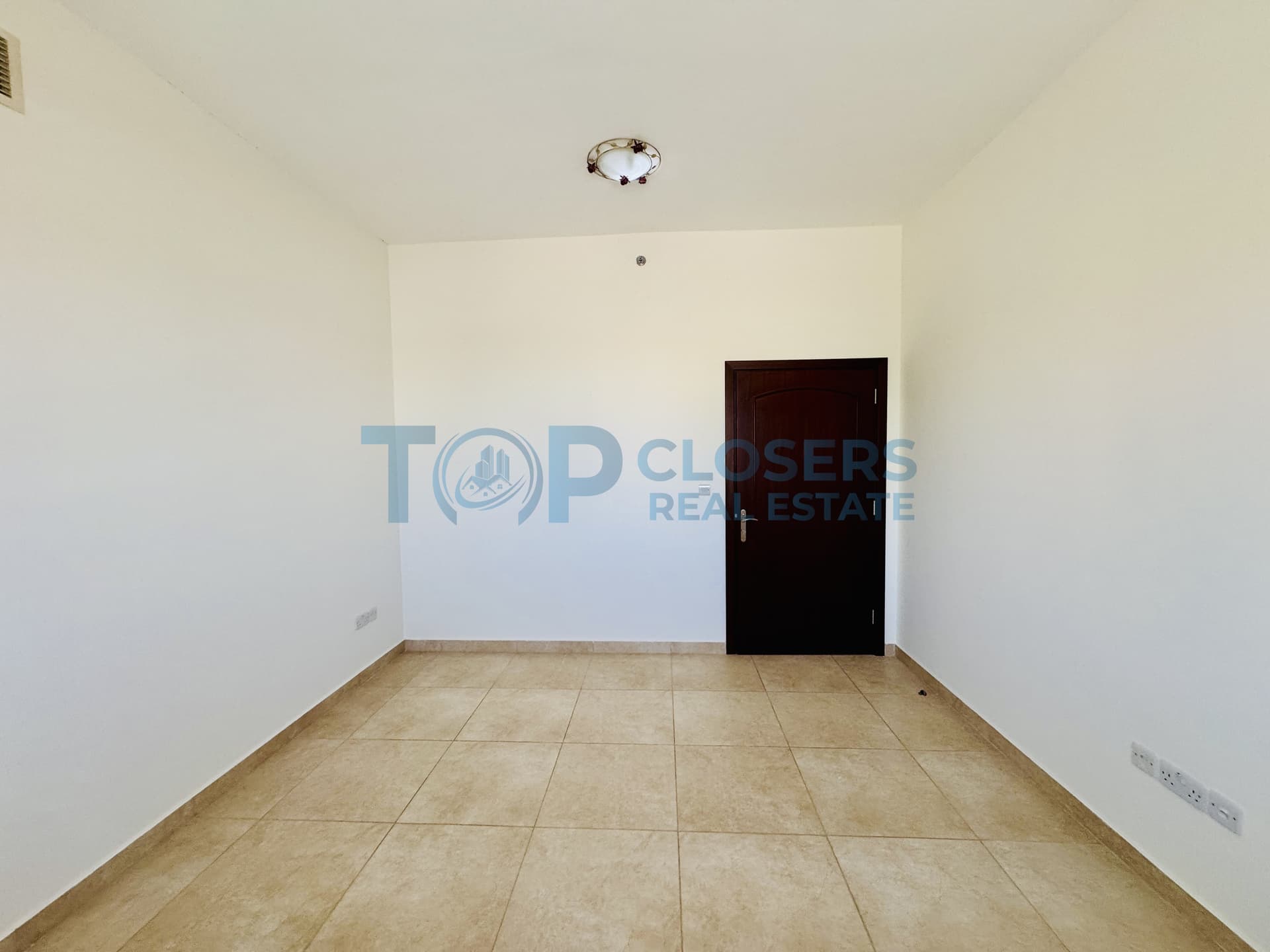 Bright and Spacious | Near Burjeel Hospital |3 bhk - Image 3