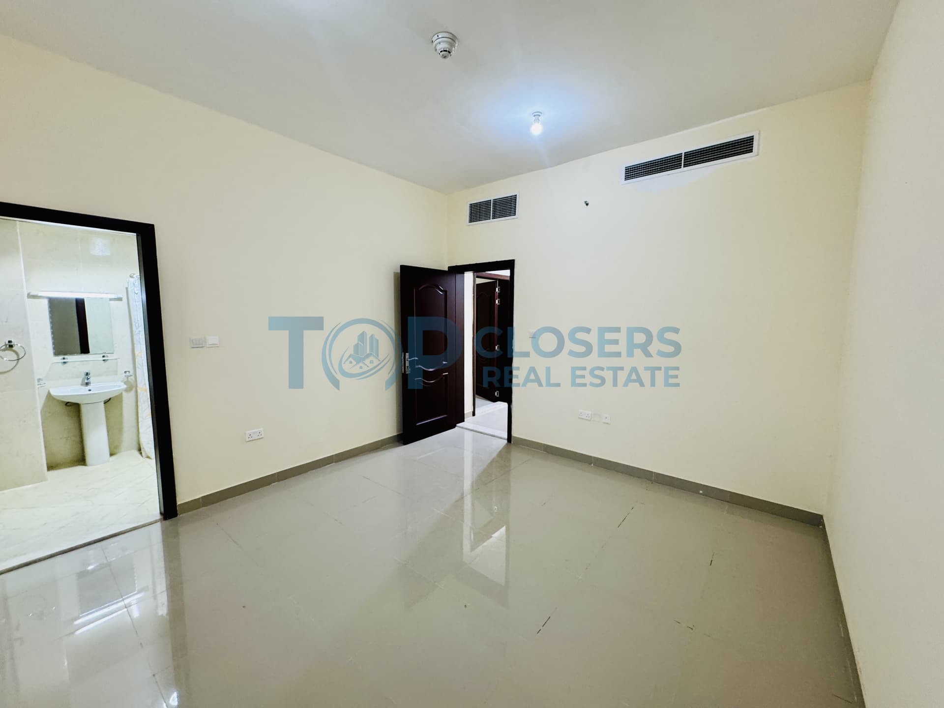 Spacious and Bright | Central Ac | Prime Location - Image 4